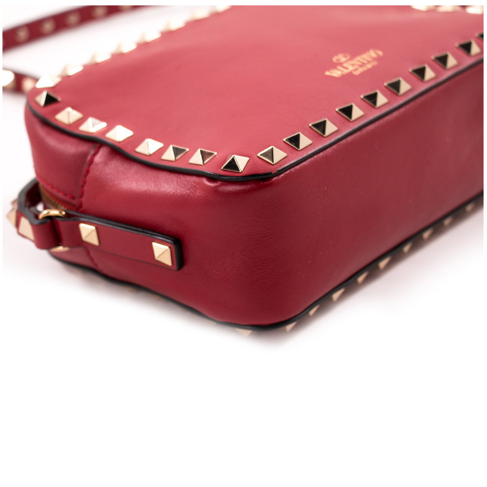 Shoulder bags Valentino Garavani - Red Rockstud leather camera bag -  RW2B0809VSF0RO